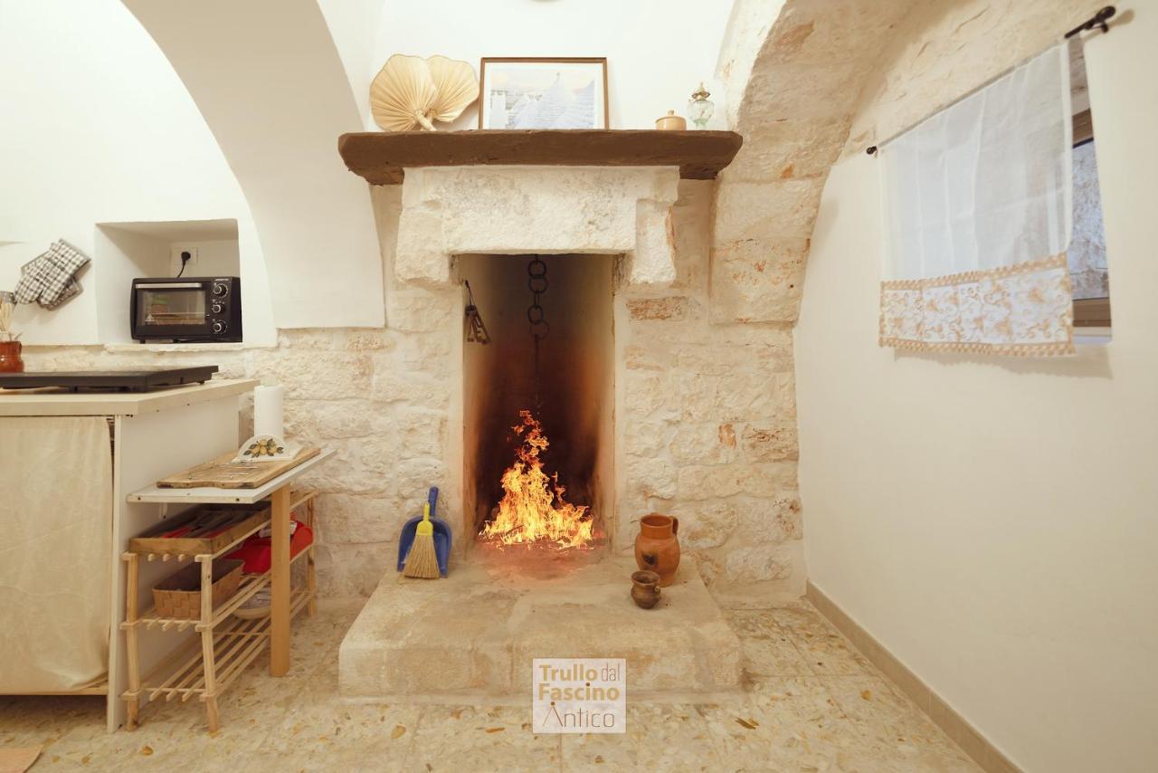 Trullo Dal Fascino Antico Villa Locorotondo Exterior foto