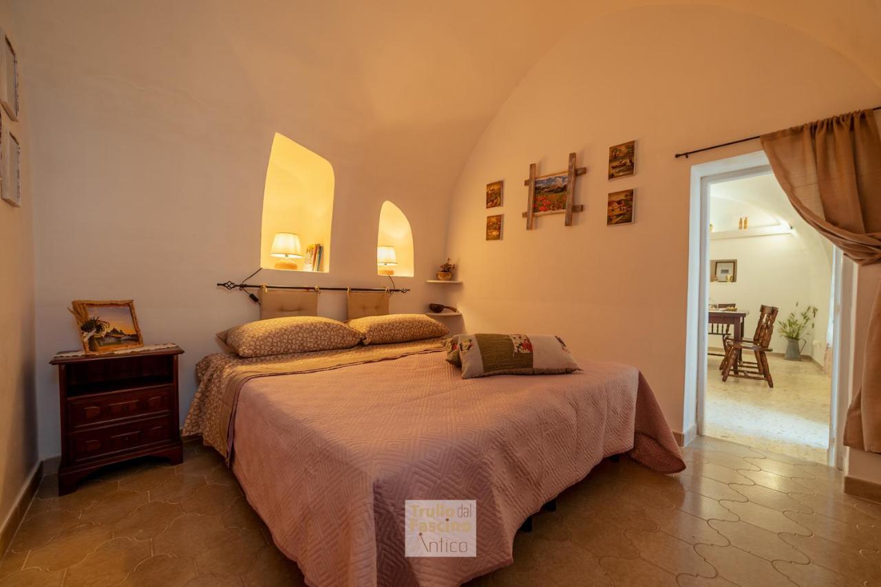Trullo Dal Fascino Antico Villa Locorotondo Exterior foto