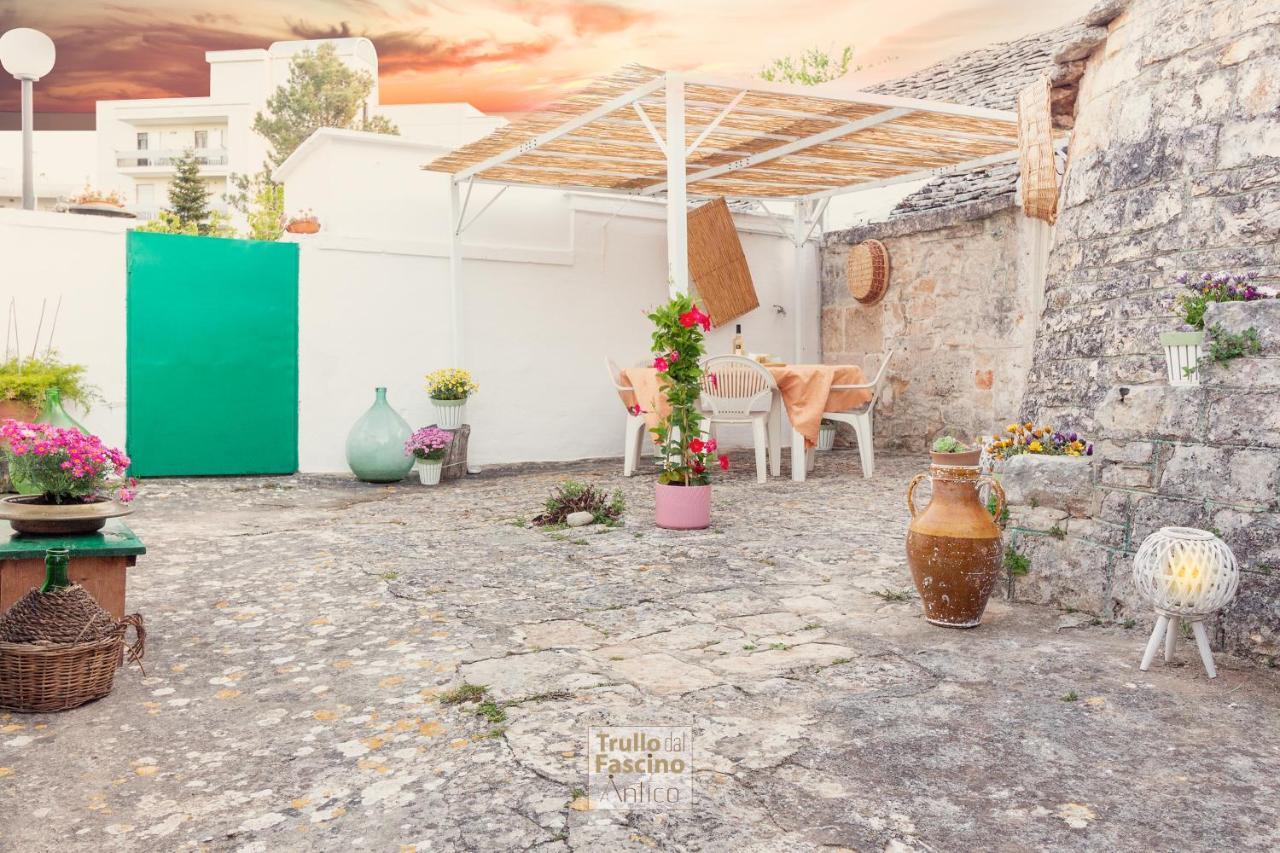 Trullo Dal Fascino Antico Villa Locorotondo Exterior foto