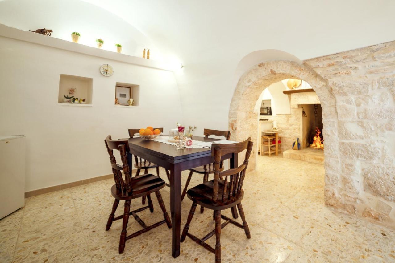Trullo Dal Fascino Antico Villa Locorotondo Exterior foto