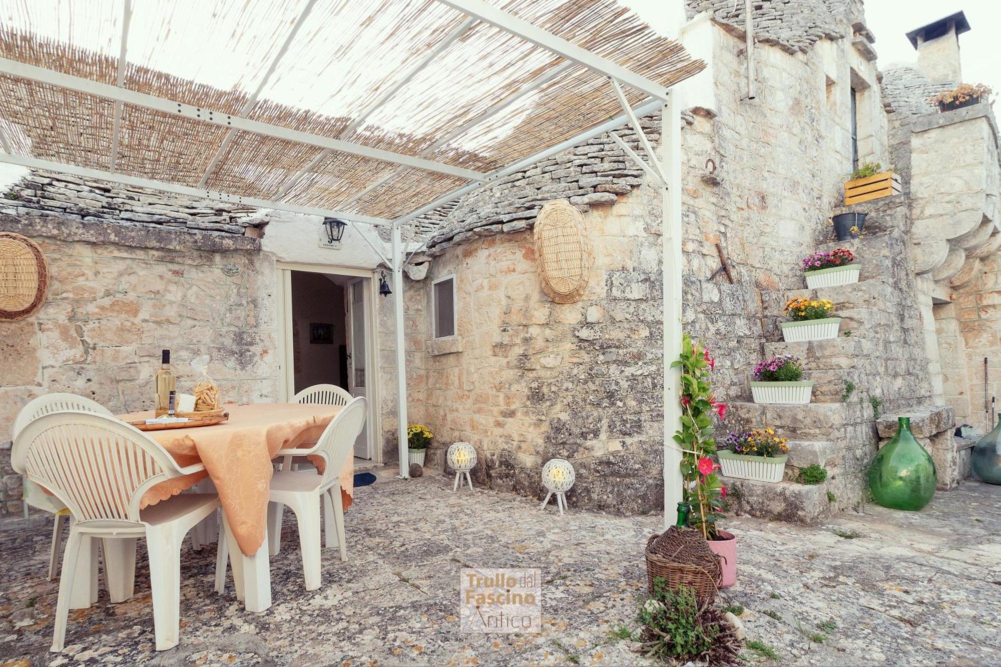 Trullo Dal Fascino Antico Villa Locorotondo Exterior foto